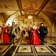 Todo se desarolla en el palacio original renacentista de la �poca de Rodolfo II que incluso pudo visitar �l personalmente que a�n subraya la atmosfera del momento.