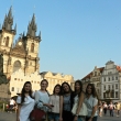 Las chicas de la delegaci�n mexicana en La Plaza de La Ciudad Vieja - Coraz�n de Praga 14/9/16