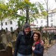 Mar�a Elisa y su marido, muy buena gente juda de Argentina en el Aniguo Cementerio Jud�o de Praga el 6 de noviembre de 2017