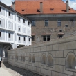 5� patio con la antigua fortificaci�n con aspilleras