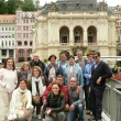 Grupo de Rosa delante del teatro de Karlovy Vary (Balneario de Carlos) nuestra 2a ciuda m�s visitada despu�s de Praga el 15 de julio del 2016