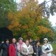 Con unas clientes de la peregrinación de Chile un día antes en Karlovy Vary - ahora en otoňo los árboles por allí son una maravilla