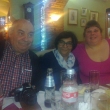 Con el padre y la organizadora del grupo Natividad el 8 de diciembre de 2016 en el restaurante folcl�rico de Praga.
