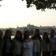 Las chicas de la delegaci�n mexicana delante del Castillo de Praga 14/9/16