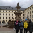 Con los isle�os en el 2o patio del Castillo de Praga - abril 2016